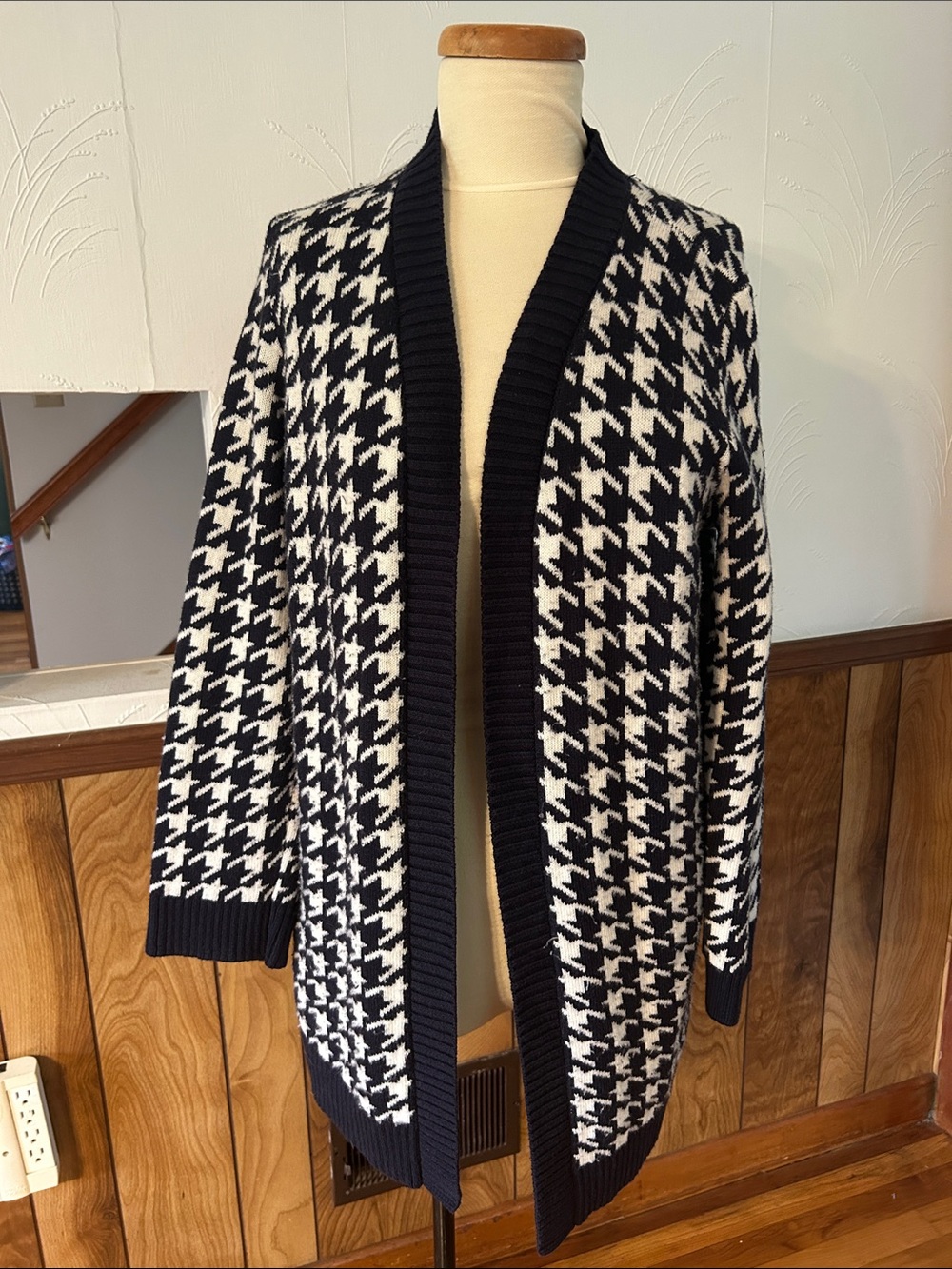 Ann Taylor Navy & White Houndstooth Open-Front Cardigan